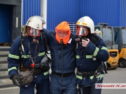 В Николаеве выносили людей из «охваченного пожаром» торгового центра. ВИДЕО