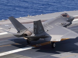 США наконец-то приняли на вооружение истребитель F-35C