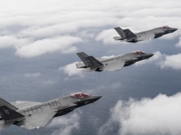 В США приняли на вооружение истребители F-35C