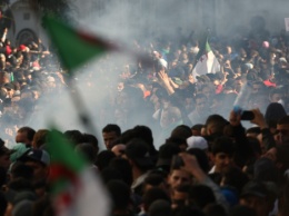 В Алжире в ходе акций протеста пострадали 63 человека