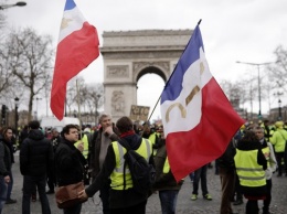 "Желтые жилеты" вновь возобновили свои масштабные протесты во Франции