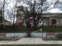 В Мелитополе сквер Сливен украсили мартеницами (фото)