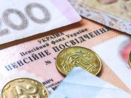 Пенсионная щедрость: в чем проблемы разовой выплаты в 2,4 тыс. грн