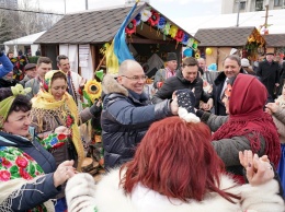 От домашнего вина до танцев: губернатор Одесчины устроил народные гуляния в честь Дня области