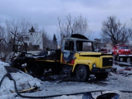 В Харькове взрывом полностью уничтожило машину ГАЗ, погиб человек