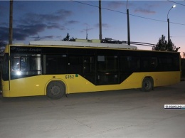 В Керчь прибыл первый из трех обещанных троллейбусов