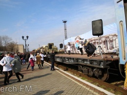 В оккупированную Керчь прибыл поезд с трофеями из Сирии