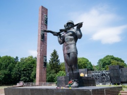 Во Львове снесли Монумент славы