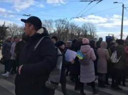 В Мариуполе перекрыли центральный проспект из-за повышения цен на проезд