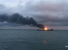 В Черном море потушили второй горящий танкер