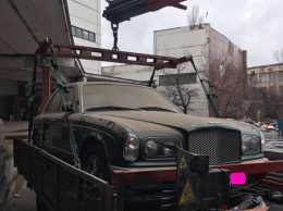 В Киеве обнаружен заброшенный раритетный Bentley