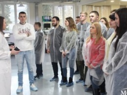 Компания Bauer`s Implants организовала экскурсию по предприятию для будущих стоматологов из Полтавы (ФОТОРЕПОРТАЖ)