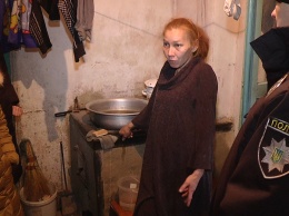 Многодетную мать вынудили покинуть собственный дом в Харьковской области (видео)