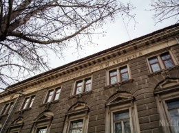 В Николаеве за 4 тысячи стерли со здания упоминание о пионерах и Ленине