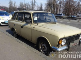 В Киеве двое приезжих украли старинный автомобиль