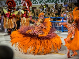 Чуть не потеряли купальники! Грандиозный карнавал проходит в Рио-де-Жанейро: топ самых горячих фото