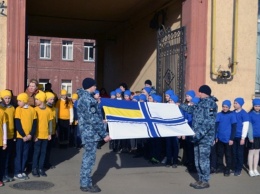В Одессе школьники провели флешмоб в поддержку военнопленных моряков
