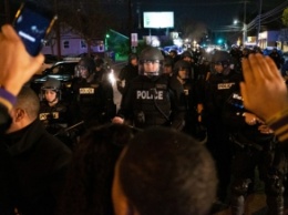 В США арестовали почти 100 человек на митинге против полиции