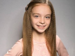Девочка из Днепропетровщины пожертвовала косой ради больных деток (Фото)