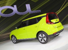 Городской кроссовер KIA e-Soul предстал в Европе в двух модификациях