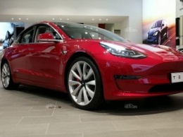 Масштабное производство базовой Tesla Model 3 начнется к середине 2019 года