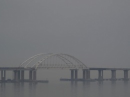 "Призрак" в Керченском проливе: появились необычные фото Крымского моста