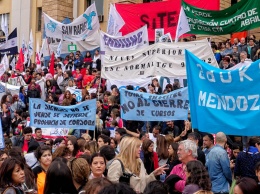 В Аргентине отложили начало учебного года из-за забастовки учителей