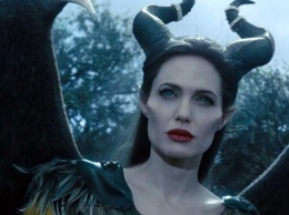 Анджелина Джоли появилась на первом постере фильма "Малефисента 2"
