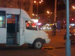 В центре Запорожья произошло ДТП с участием маршрутки - фото