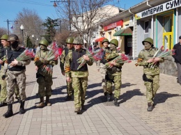 ''Камуфляжный кретинизм'': в Крыму ''вежливые люди'' отличились акцией в честь 8 марта