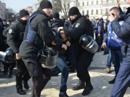 Радикалы устроили драку на Марше женщин в Киеве