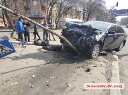В Николаеве «лоб в лоб» столкнулись «Тойота» и «Рено» - оба водителя в больнице