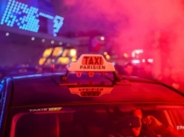 В Париже таксист ранил ножом футбольного фаната