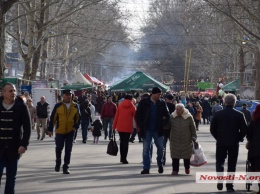 8 марта николаевцы вышли прогуляться на главную улицу