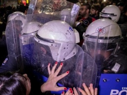 Марш феминисток в Стамбуле разогнали газом