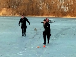 ЧП в Днепре: рыбак провалился под лед и утонул