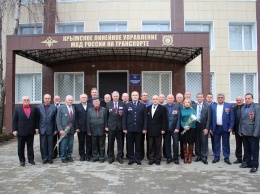 Транспортные полицейские поблагодарили ветеранов Крымского ЛУ МВД России на транспорте за организацию «ветеранского патруля»