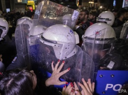 В Стамбуле полиция применила слезоточивый газ против участниц марша женщин