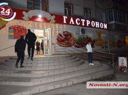 В Николаеве суд отпустил ревнивицу, всадившую на улице нож в спину бывшего парня