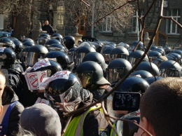 Во время акции "Свинарчуков Порошенко - за решетку!" под АП начались стычки националистов с правоохранителями