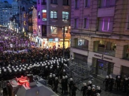 В Стамбуле 8 марта разогнали женский митинг (ВИДЕО)