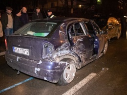 Ночью в Киеве столкнулись три авто