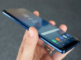 В Samsung пояснили о мерцающих пикселях на экране Galaxy S10+