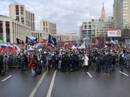 У нас пытаются забрать свободу слова: тысячи россиян вышли на масштабные протесты против власти