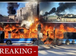В Стокгольме взорвался автобус. Горожане публикуют в соцсетях фото огромного столба дыма над городом