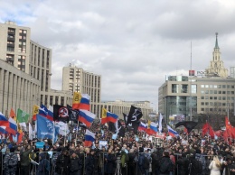 На митинге против изоляции Рунета в Москве задержали около 15 человек