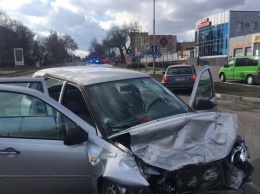 В Ровно лоб в лоб столкнулись автомобили, погибла женщина. Фото