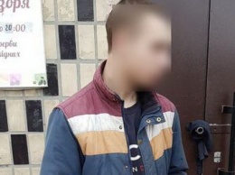 В Днепре 17-летний парень с «травой» в носке пытался ограбить женщину