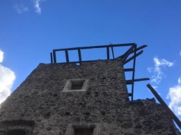 На Закарпатье обвалилась крыша древнего замка