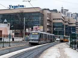 В Киеве перестал ходить скоростной трамвай: причиной остановки стал шквальный ветер